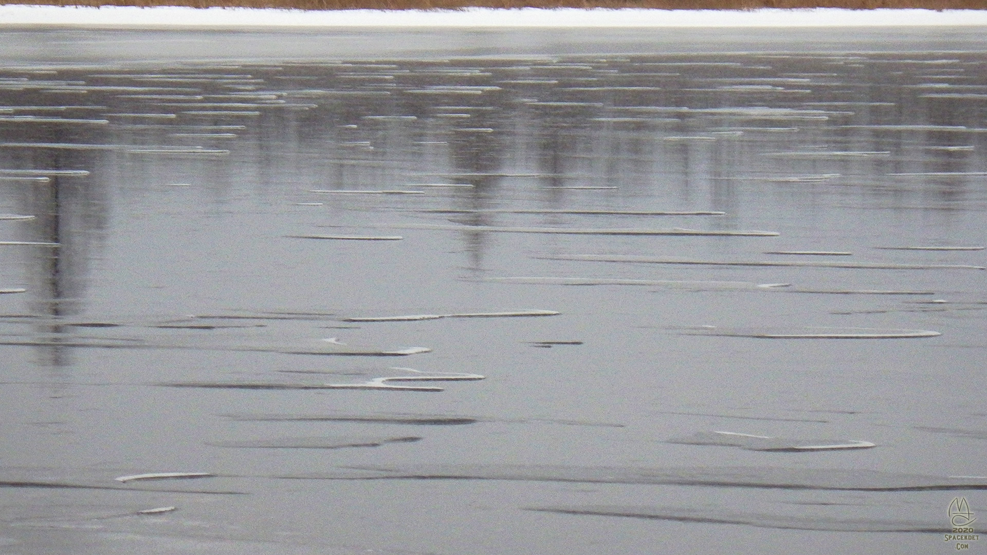 Skim ice, Moss Lake