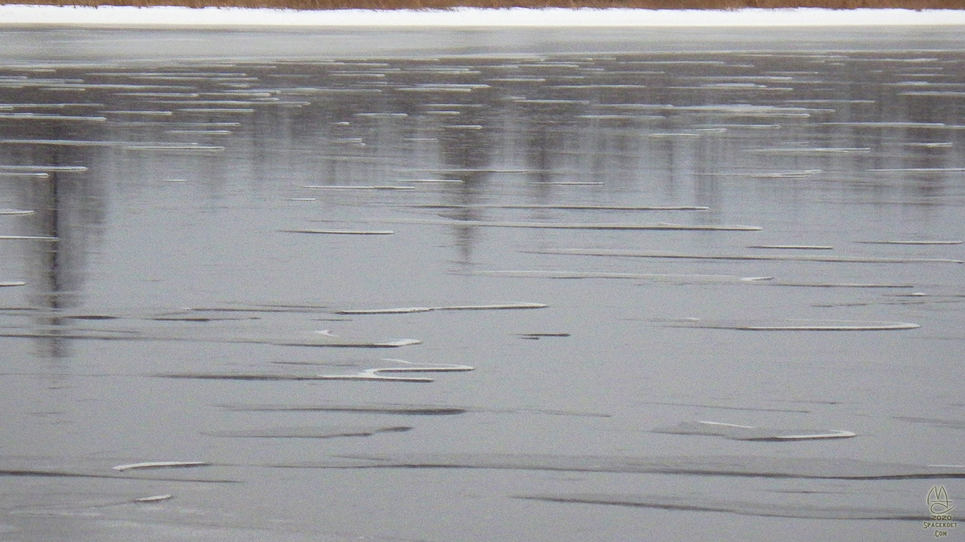 Skim ice, Moss Lake