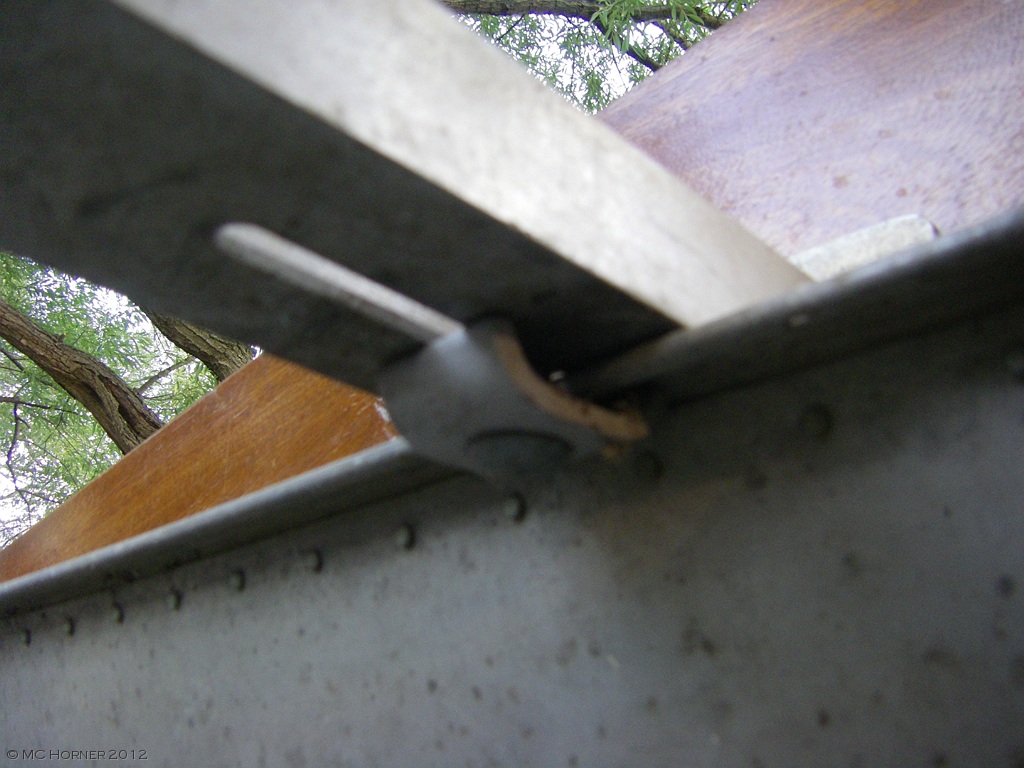 Gunwale clamp, fuzzy bottom view.