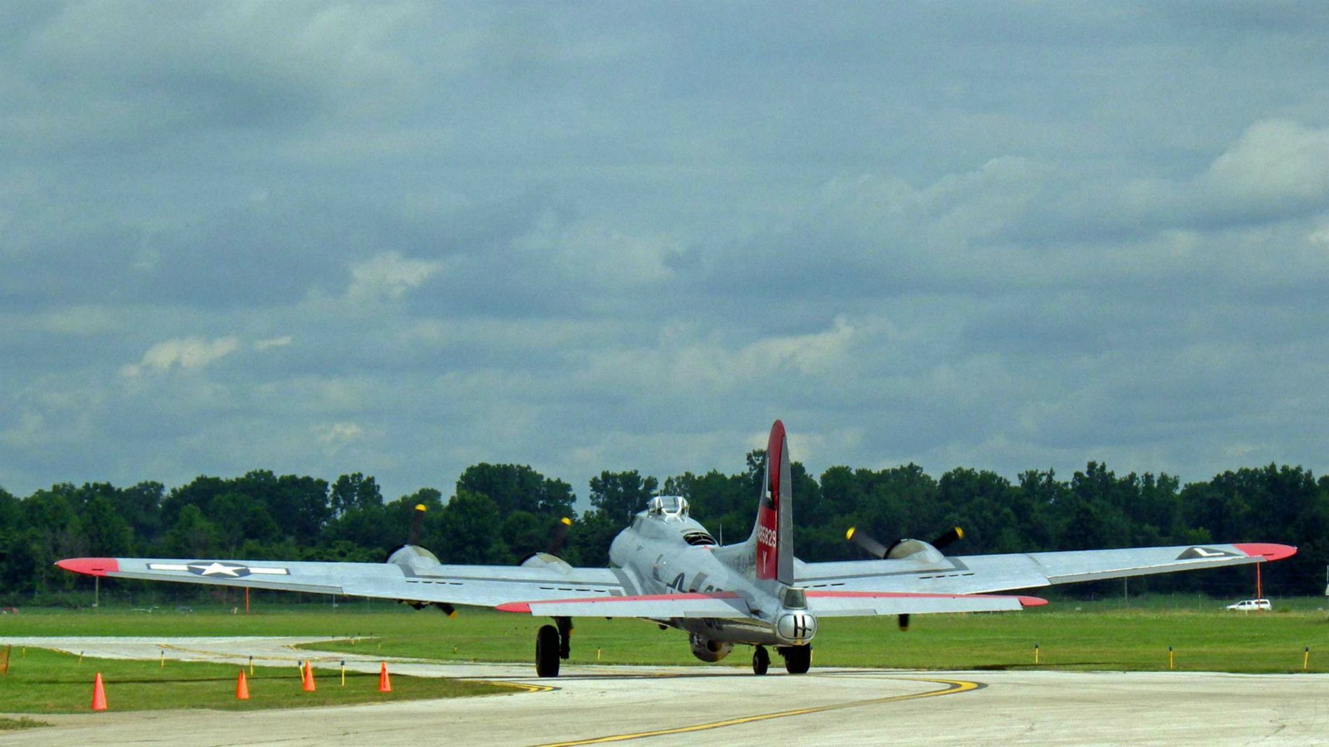 B-17 taxies towards the runway.