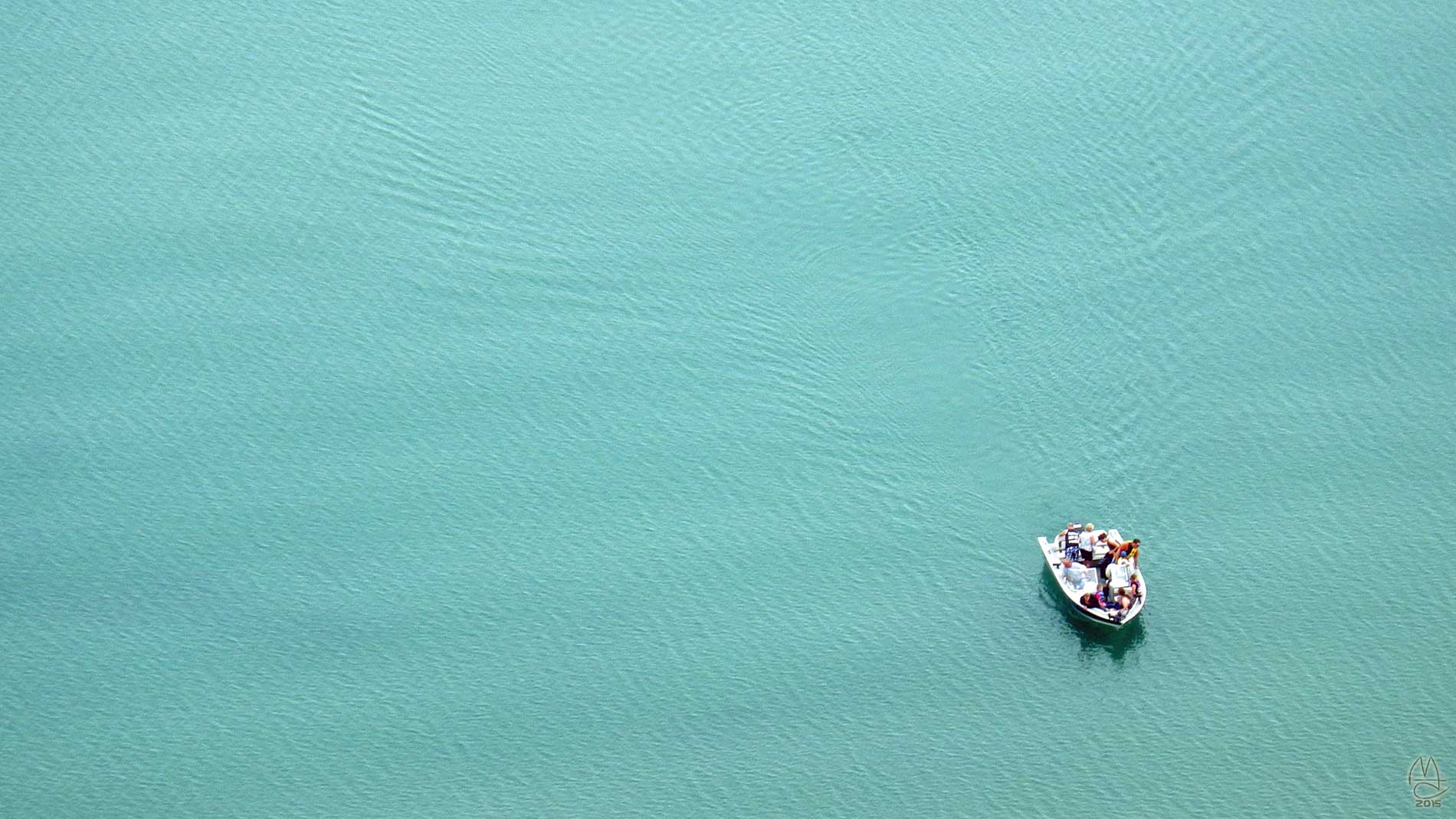 Boaters head for the beach.