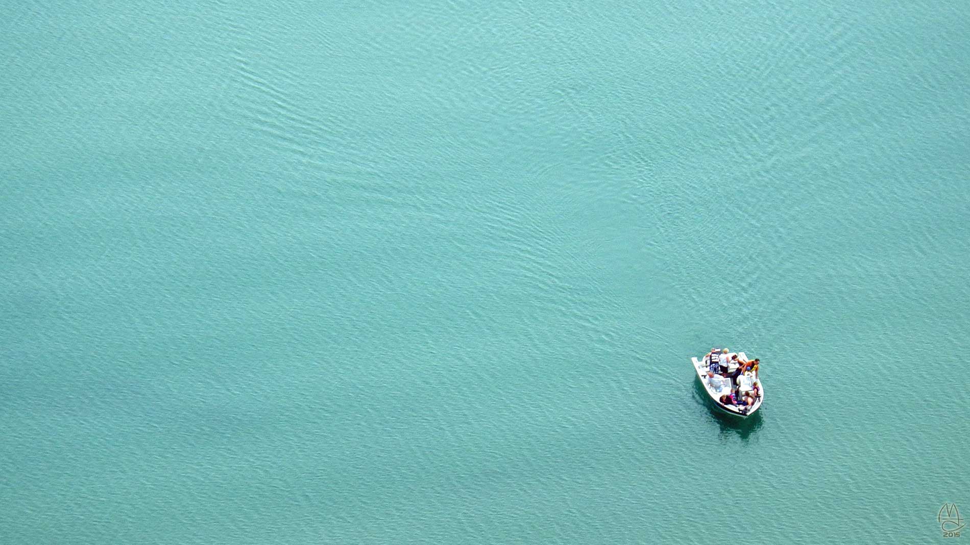 Boaters head for the beach.