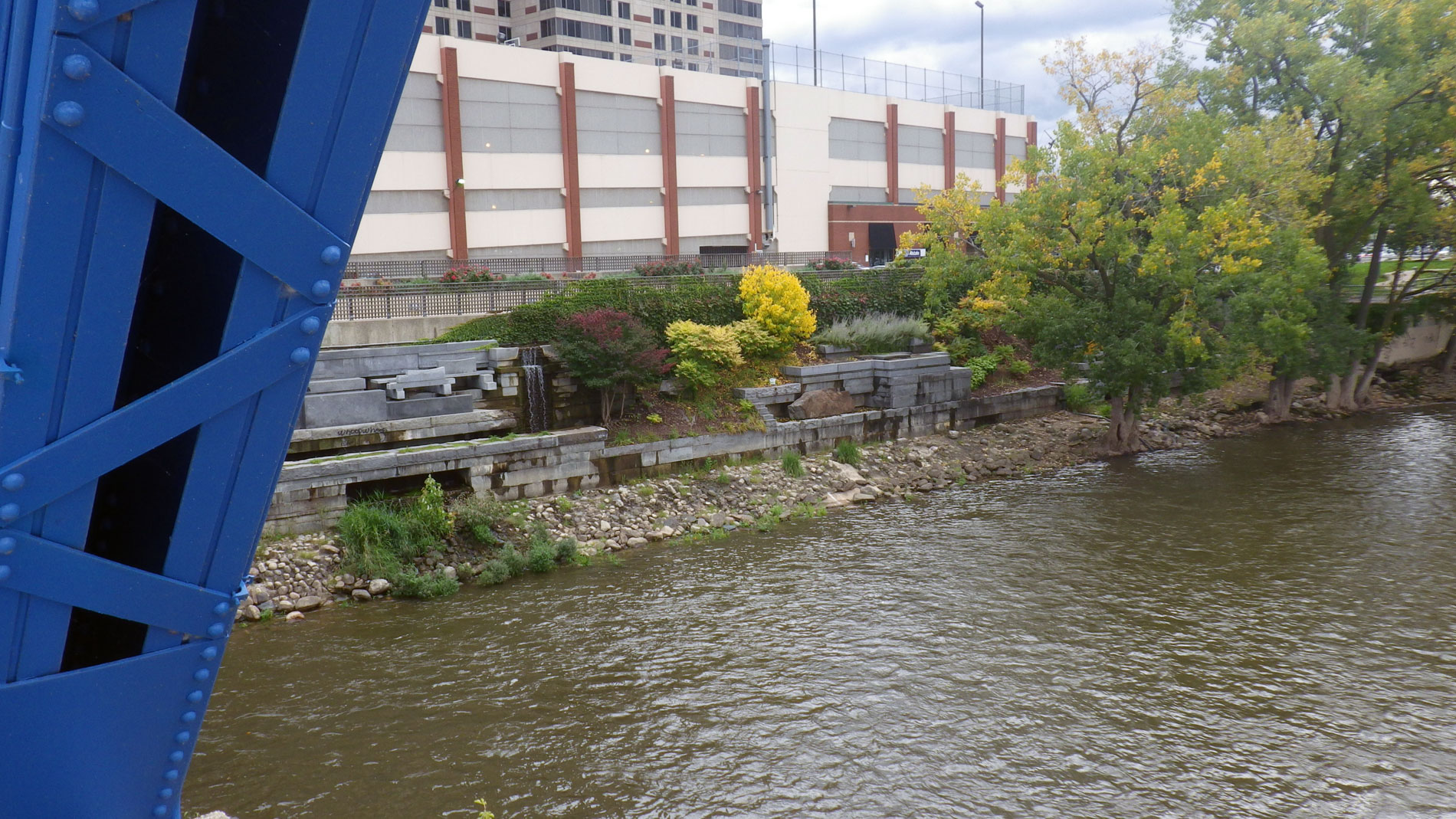 Fall color on the Grand River.