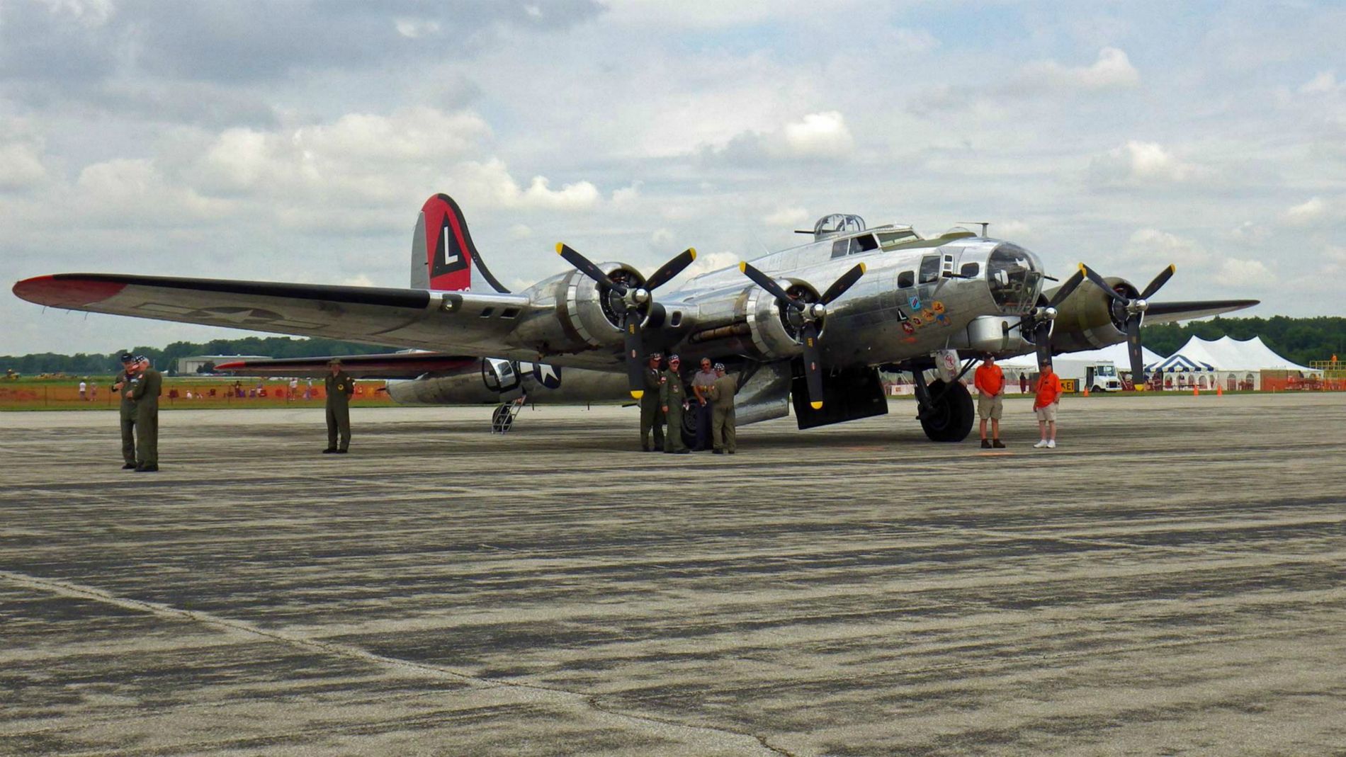B-17  Yankee Lady.
